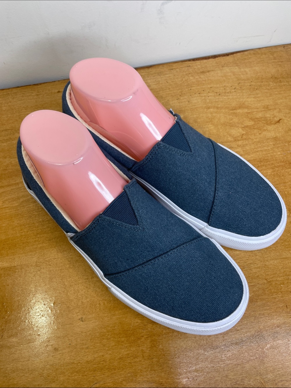 Toms Navy Canvas Slip-On Sneakers with White Sole. Size 8